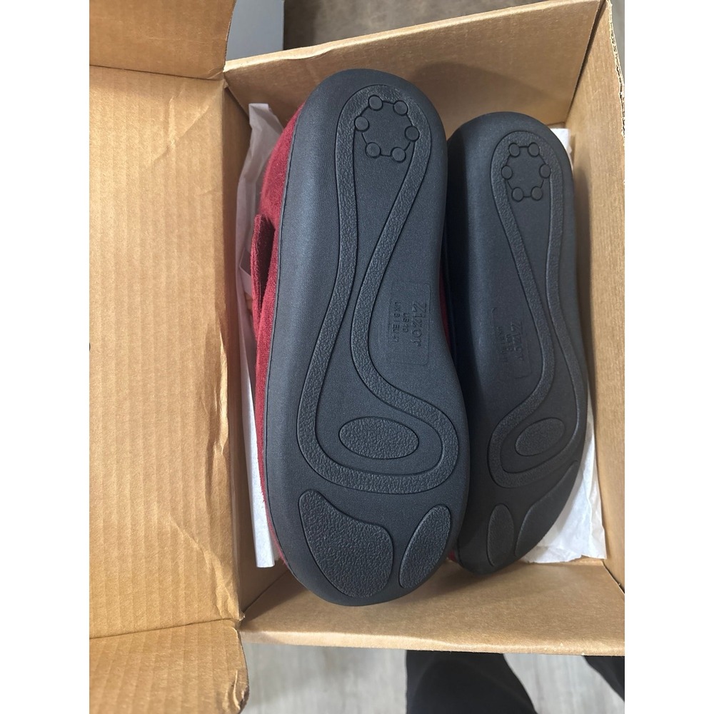 Zizor Sherpa Fleece Slippers - Picture 2 of 3